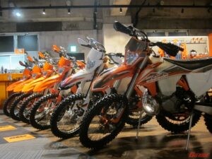 関東最大級のKTMエンデューロモデルショップ『KTM ATSUGI』で実車をチェックだ!