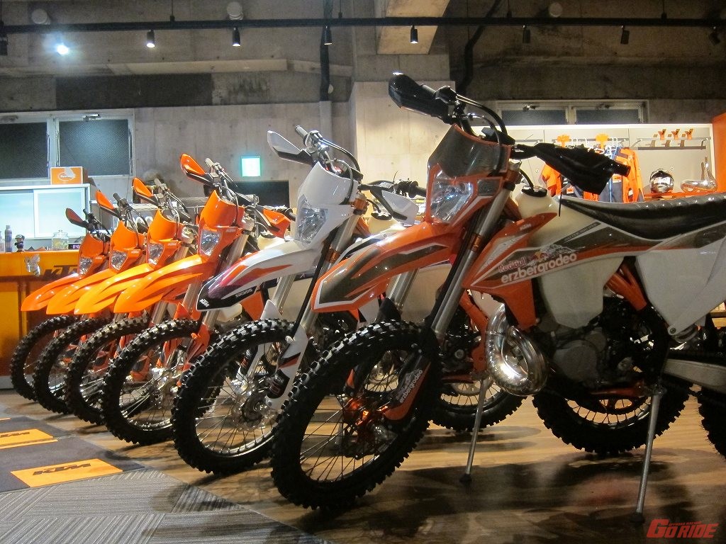 関東最大級のKTMエンデューロモデルショップ『KTM ATSUGI』で実車をチェックだ!