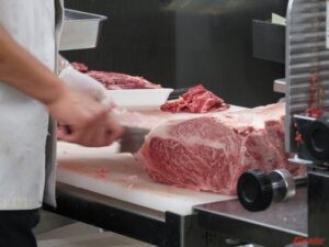 オフ車でいきたい!? ゴー・ライドめし オフロード乗りが愛する噂の人気店『浅間ミート』